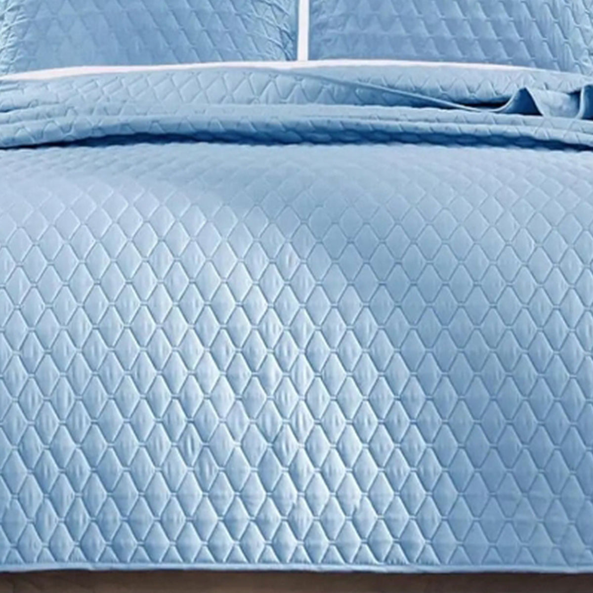 This versatile light blue quilt set is perfect for all seasons, particularly during summer or warm weather when paired with a sheet or blanket. It can also function as a bedspread or coverlet, making it ideal for a child's bedroom or a teen's den.