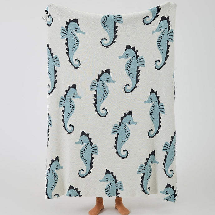 Snuggle up with an ocean of comfort! Our knitted sea horse cotton blanket is perfect for your little mermaid or sailor's bedroom or nursery. It's made of Grade A, 100% cotton with a yarn dyed pattern and comes in two cute colors: blue and pink. Yo-ho-ho and a pirate's hug! Size: 51.18 x 62.99 inches (130cm x 160cm).