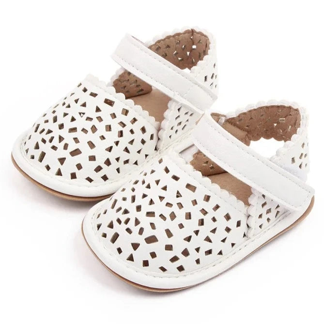 There's nothing cuter than watching your little one take their first steps in our Barcelona Baby Sandals! Available in magenta, white, brown, and black, these non-slip casual shoes feature soft soles for maximum comfort and support. Perfect for little explorers on the go, you can trust that our sandals will keep your baby's precious feet safe and comfy all day long. Give them the gift of style and functionality with our versatile Barcelona Baby Sandals! 