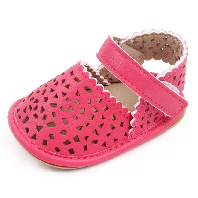 There's nothing cuter than watching your little one take their first steps in our Barcelona Baby Sandals! Available in magenta, white, brown, and black, these non-slip casual shoes feature soft soles for maximum comfort and support. Perfect for little explorers on the go, you can trust that our sandals will keep your baby's precious feet safe and comfy all day long. Give them the gift of style and functionality with our versatile Barcelona Baby Sandals! 