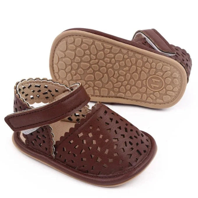 There's nothing cuter than watching your little one take their first steps in our Barcelona Baby Sandals! Available in magenta, white, brown, and black, these non-slip casual shoes feature soft soles for maximum comfort and support. Perfect for little explorers on the go, you can trust that our sandals will keep your baby's precious feet safe and comfy all day long. Give them the gift of style and functionality with our versatile Barcelona Baby Sandals! 