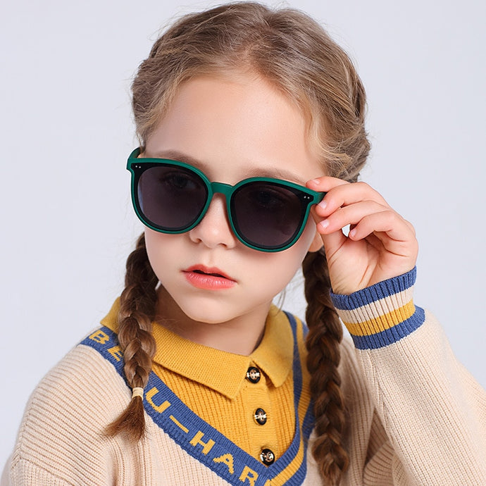 Cool green polarized sunglasses for you kid age 3 to 9 years. These kids sunglasses come in orange, green, blue, black and grey.