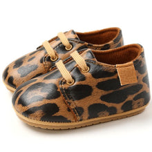 Load image into Gallery viewer,  Rubber sole anti-slip first walkers leather leopard shoes for baby and toddlers age Infant Newborn to 18 months.
