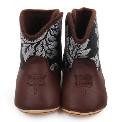 Expertly crafted with comfort and style in mind, these baby boots are the perfect addition to your little one's wardrobe. Made for newborns up to 18 months, these boots provide both support and flexibility for growing feet.