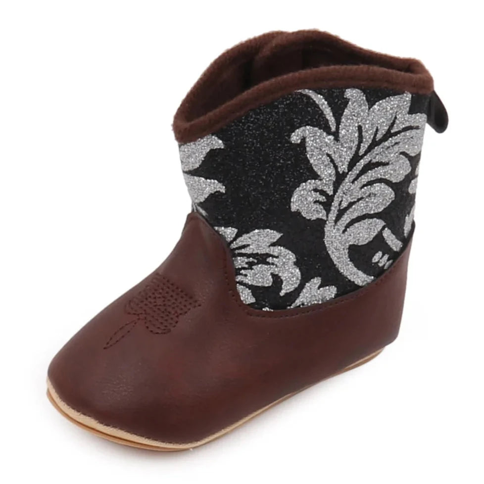 Expertly crafted with comfort and style in mind, these baby boots are the perfect addition to your little one's wardrobe. Made for newborns up to 18 months, these boots provide both support and flexibility for growing feet.