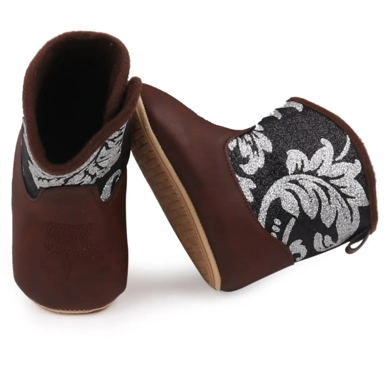 Expertly crafted with comfort and style in mind, these baby boots are the perfect addition to your little one's wardrobe. Made for newborns up to 18 months, these boots provide both support and flexibility for growing feet.
