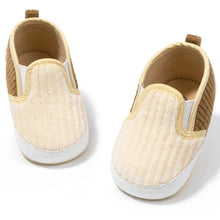 Load image into Gallery viewer, Experience walking in its purest form with our ultra-comfortable and lightweight loafer for babies. Designed with a soft and anti-slip sole to support your little one&#39;s natural steps.
