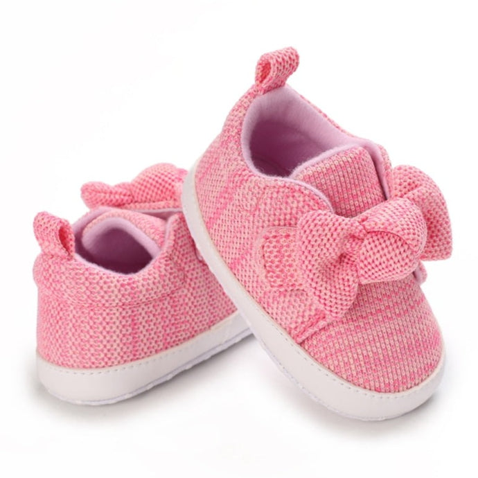 Treat your little one's feet to these adorable pink bowknot baby shoes! Perfect for ages newborn to 18 months, they add a pop of color to baby’s look with their bright pink or grey hues. Make an impression - get your Bowknot Baby Shoes today!  Upper Material: Cotton   Outsole Material: Cotton Closure Type: Hook & Loop