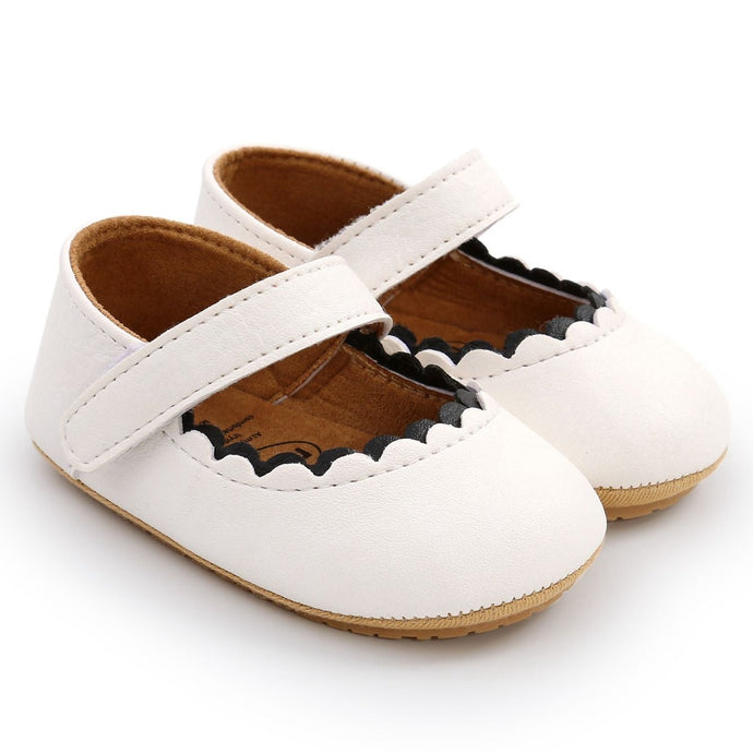 These adorable bowknot baby shoes come in multiple colors, making them an ideal choice for your little girl. Perfect for newborns through 18 months, the soft material and flexible soles are designed for comfort and durability. Upper Material: PU Leather. Outsole Material: Rubber. Fashion Element: Butterfly-knot. Closure Type: Hook & Loop. 