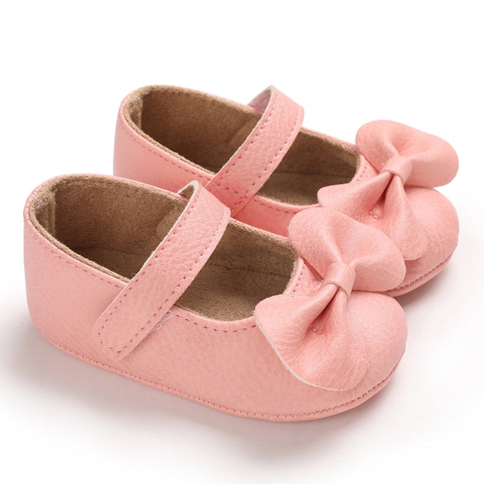 Keep tiny toes cozy and stylish with these adorable Bowknot Baby Shoes. Available in multiple colors, these shoes are perfect for babies between newborn and 18 months. A combination of comfort and practicality for any little princess! Upper Material: PU Leather. Outsole Material: Rubber. Fashion Element: Butterfly-knot. Closure Type: Hook & Loop.