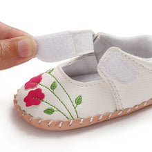 Load image into Gallery viewer, Soft and delicate baby shoes for children aged newborn to 18 months. Boasting an anti-slip design, these flats are breathable and lightweight, making them perfect for little ones on the move.
