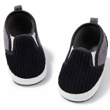 Load image into Gallery viewer, Experience walking in its purest form with our ultra-comfortable and lightweight loafer for babies. Designed with a soft and anti-slip sole to support your little one&#39;s natural steps.
