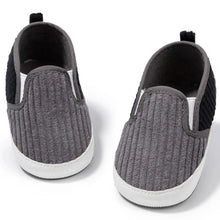 Load image into Gallery viewer, Experience walking in its purest form with our ultra-comfortable and lightweight loafer for babies. Designed with a soft and anti-slip sole to support your little one&#39;s natural steps.
