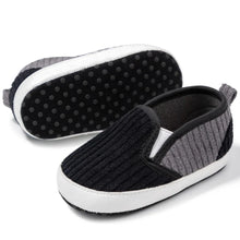 Load image into Gallery viewer, Experience walking in its purest form with our ultra-comfortable and lightweight loafer for babies. Designed with a soft and anti-slip sole to support your little one&#39;s natural steps.
