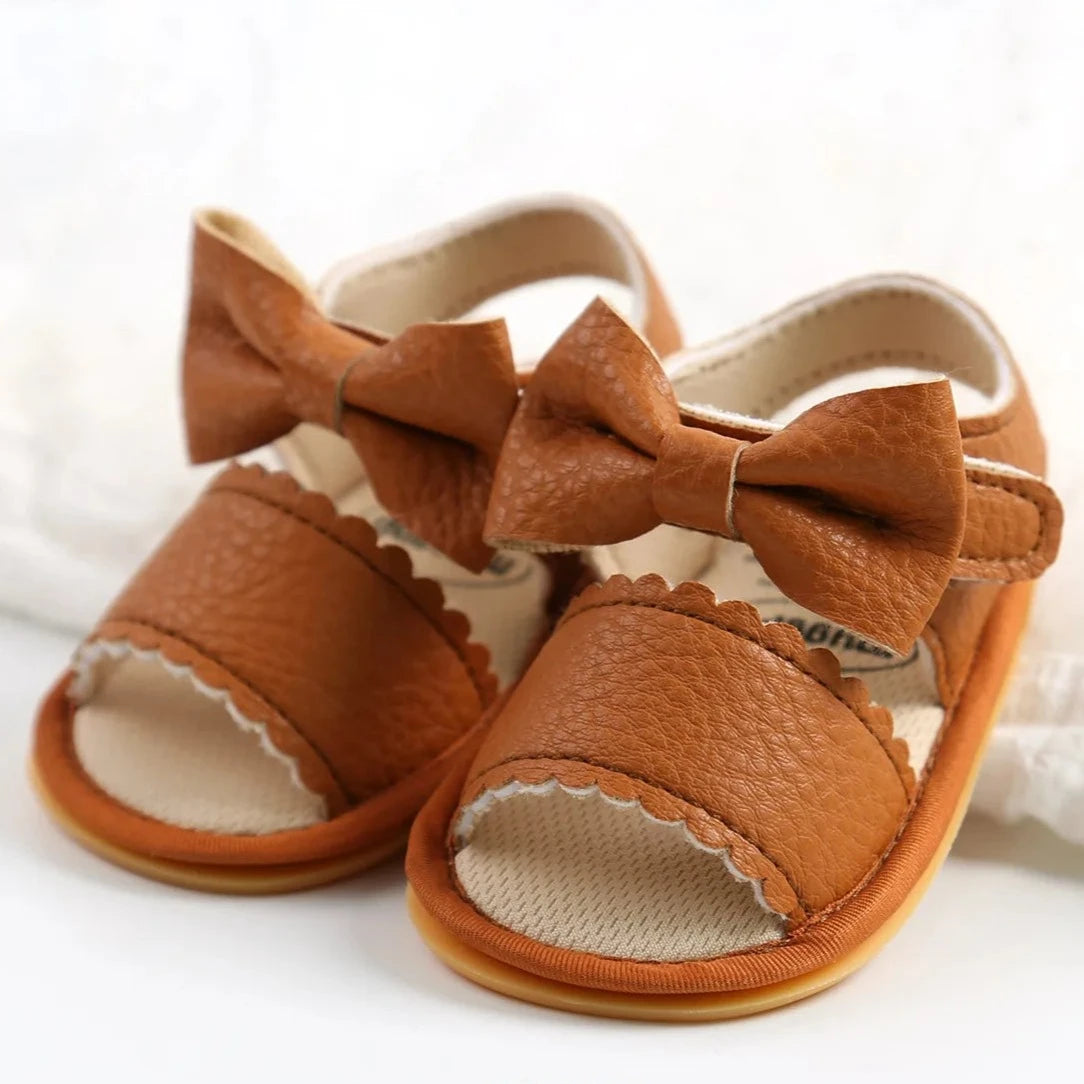 Experience the most adorable and stylish bow sandals for your little one, suitable for newborns to 18 months old. These sandals boast anti-slip protection, a comfortable flat sole, and lightweight design for your baby's safety and comfort.