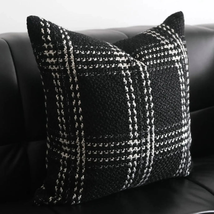 This handmade black plaid pillow cover is the perfect addition to your kids' bedroom! Made with a blend of polyester and cotton, it's both stylish and durable for your little ones. Sizes:</strong. 17.75 x 17.75 inches (45 x 45cm). 11.81 x 19.68 inches (30 x 50cm). 19.68 x 19.68 inches (50 x 50cm)