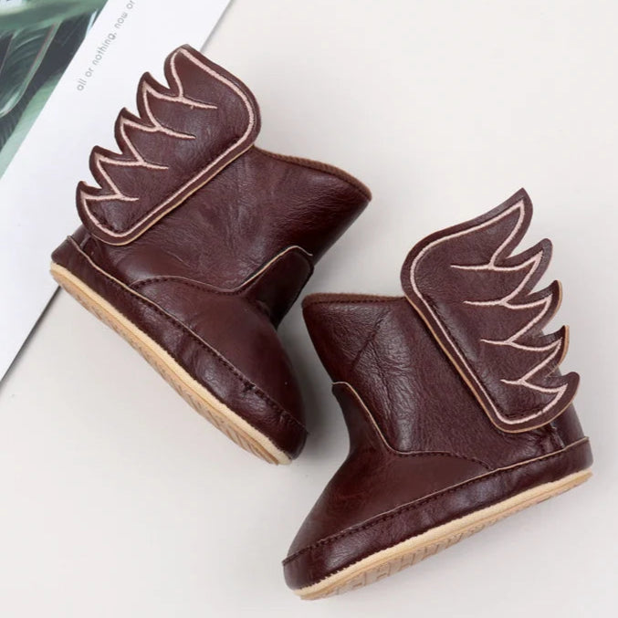 Designed with both style and comfort in mind, these baby wing boots are perfect for your little one from the moment they are born up to 18 months old. With multiple sizes and colors available, you'll have a pair for every occasion. Not only will they keep your baby's feet warm and cozy, but they'll also add a touch of fashion to their outfit. Expertly crafted with high-quality materials, these boots are durable and long-lasting, making them a practical choice for any parent.