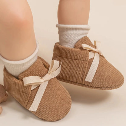 Introducing our adorable striped baby Mary Janes, available in a variety of colors and sizes, perfect for newborns up to 18 months. Experience the unmatched comfort and softness of these must-have shoes!