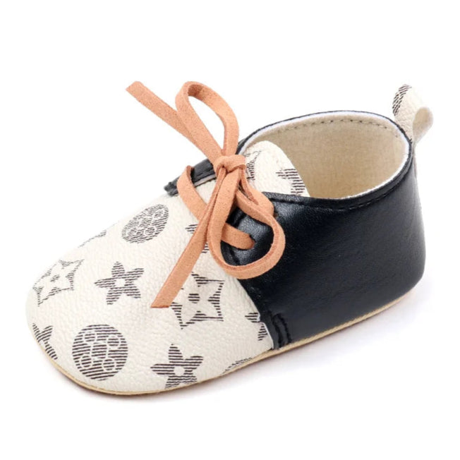 Fashionable and versatile baby shoes designed for comfort and durability. Made with high-quality materials, perfect for your little one's developing feet.