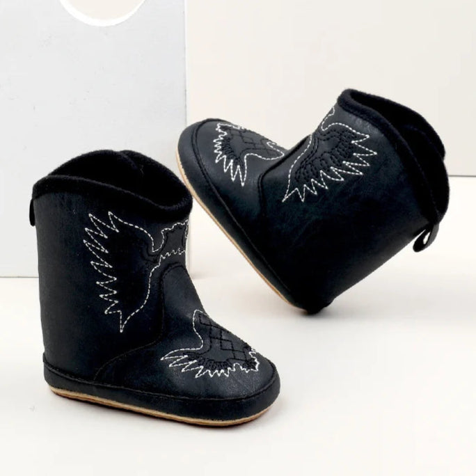 Expertly crafted with comfort and style in mind, these baby boots are the perfect addition to your little one's wardrobe. Made for newborns up to 18 months, these boots provide both support and flexibility for growing feet.