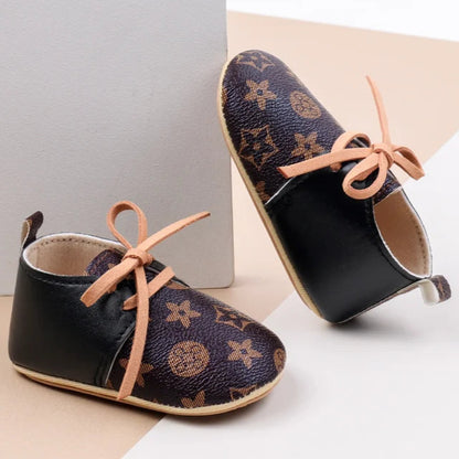 Fashionable and versatile baby shoes designed for comfort and durability. Made with high-quality materials, perfect for your little one's developing feet.