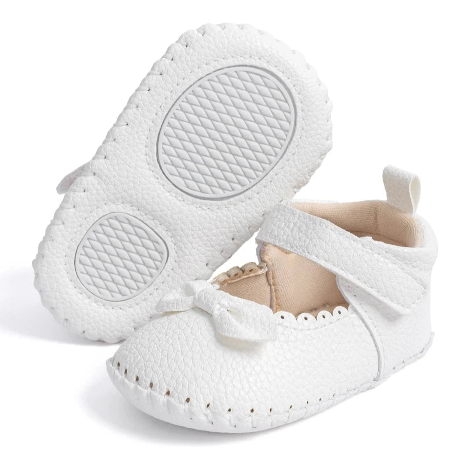 Designed with both style and comfort in mind, these Little Bow-Tie baby shoes are available in a variety of colors and sizes for newborns up to 18 months old. Each pair is meticulously crafted to provide a snug and secure fit for your little princess. Whether you're dressing them up for a special occasion or keeping them comfy for everyday wear, these shoes are the perfect choice for your little one.