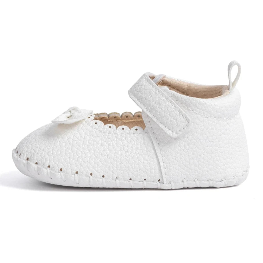 Designed with both style and comfort in mind, these Little Bow-Tie baby shoes are available in a variety of colors and sizes for newborns up to 18 months old. Each pair is meticulously crafted to provide a snug and secure fit for your little princess. Whether you're dressing them up for a special occasion or keeping them comfy for everyday wear, these shoes are the perfect choice for your little one.