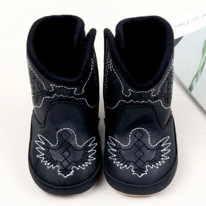 Expertly crafted with comfort and style in mind, these baby boots are the perfect addition to your little one's wardrobe. Made for newborns up to 18 months, these boots provide both support and flexibility for growing feet.