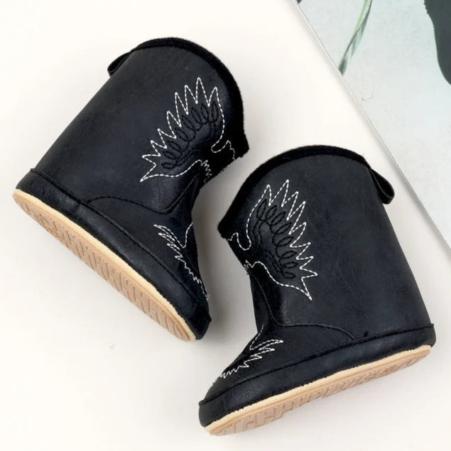 Expertly crafted with comfort and style in mind, these baby boots are the perfect addition to your little one's wardrobe. Made for newborns up to 18 months, these boots provide both support and flexibility for growing feet.