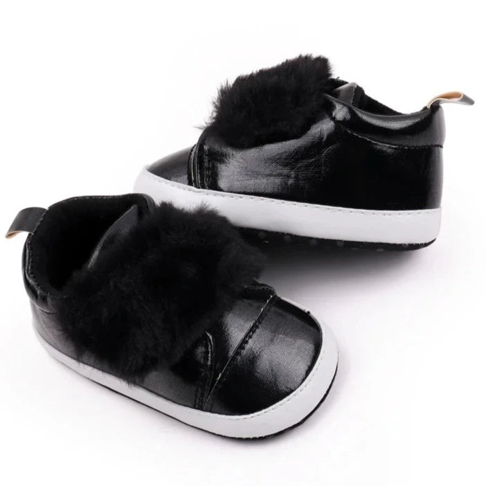 Discover the most adorable infant black gloss footwear available for newborns up to 18 months! Our selection boasts rose gold, glossy black, and shimmering silver options. These non-slip, cozy shoes feature soft soles perfect for everyday wear.