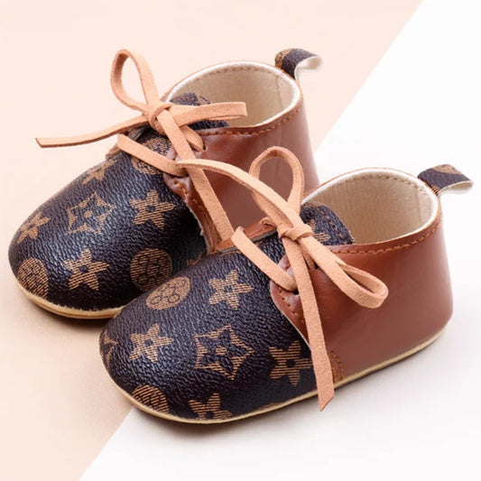 Fashionable and versatile baby shoes designed for comfort and durability. Made with high-quality materials, perfect for your little one's developing feet.