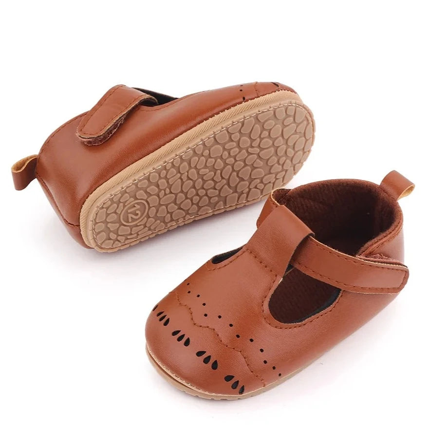 Elevate your baby's wardrobe with our stylish Palm Beach Baby Sandals, available in multiple sophisticated colors including black, white, pink, and brown. These sandals are perfect for first-time walkers, adding a touch of luxury to their every step