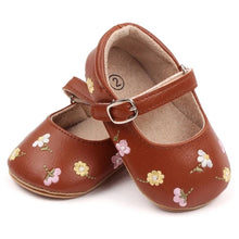 Load image into Gallery viewer, Get ready for your little one to step out in style and comfort with these charming embroidered baby shoes! The delicate butterfly-knot design adds a touch of whimsy to any outfit, making your baby the center of attention wherever you go. Perfect for newborns up to 18 months, these shoes will keep your baby&#39;s feet cozy and supported as they grow and explore the world around them. Give your baby the gift of fashion and function with these adorable baby shoes
