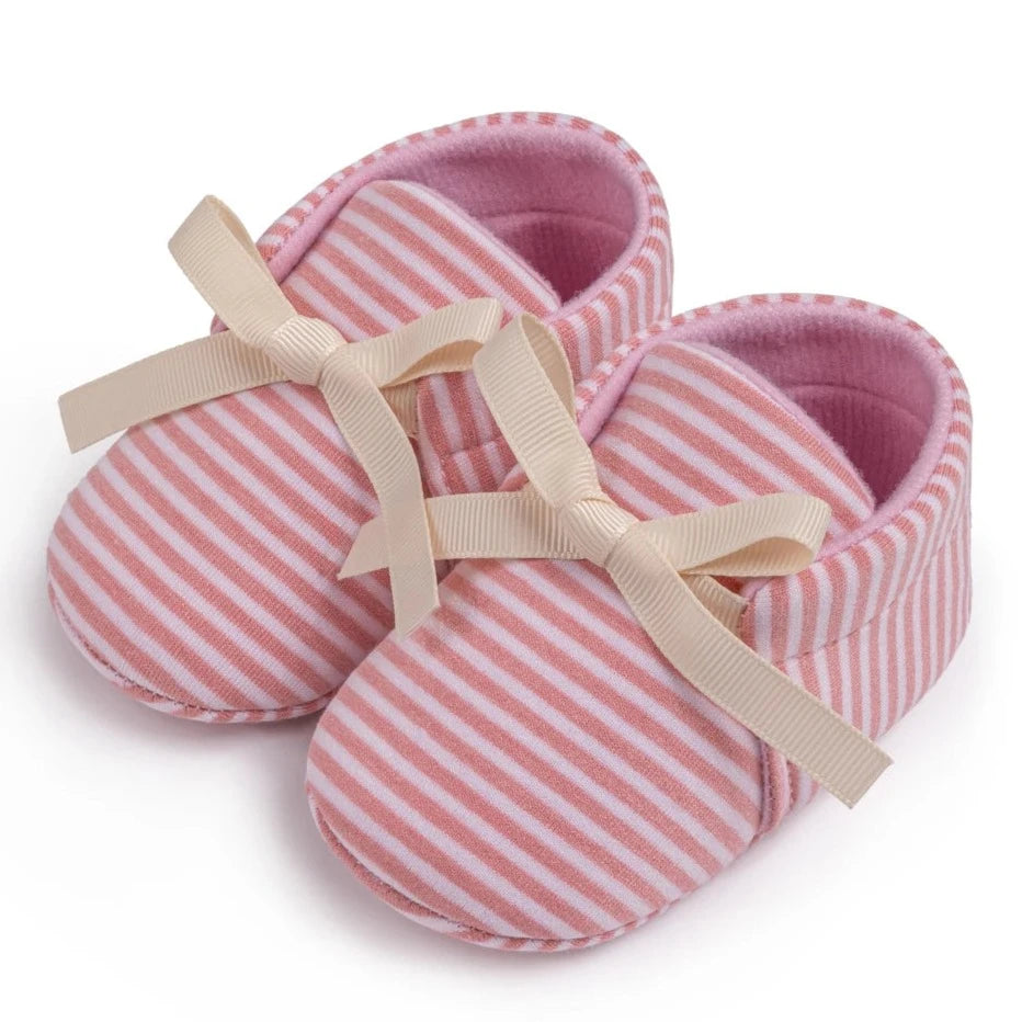 Introducing our adorable striped baby Mary Janes, available in a variety of colors and sizes, perfect for newborns up to 18 months. Experience the unmatched comfort and softness of these must-have shoes!