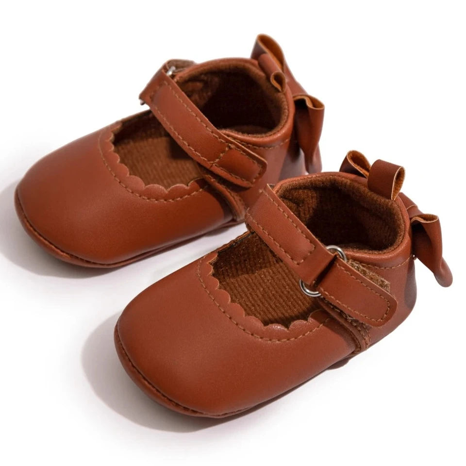 Introducing our adorable butterfly-knot Mary Jane Baby Shoes, perfect for princesses from newborn to 18 months! With a non-slip sole, your little one will stay safe and stylish. Available in multiple colors and sizes.