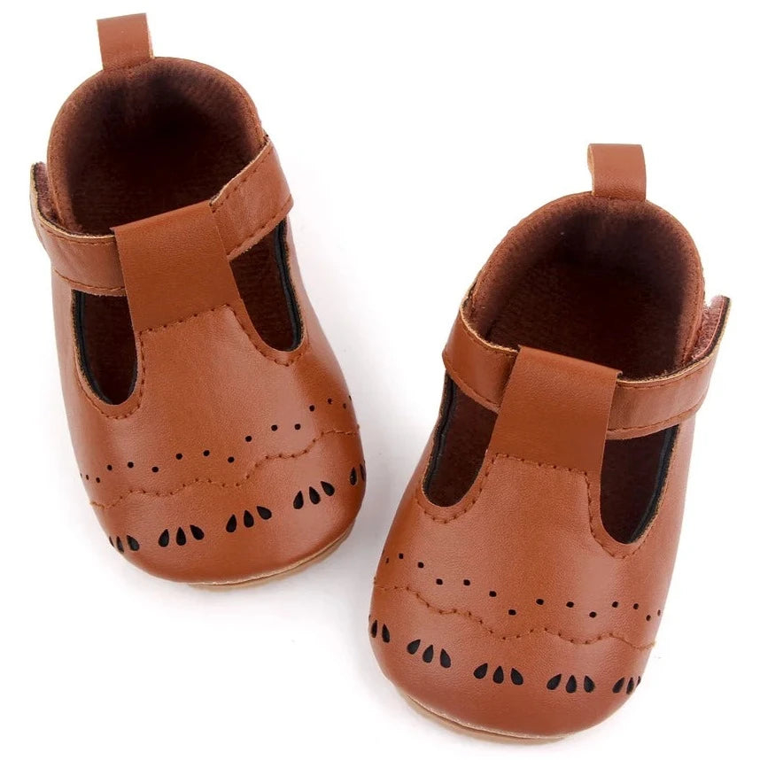 Elevate your baby's wardrobe with our stylish Palm Beach Baby Sandals, available in multiple sophisticated colors including black, white, pink, and brown. These sandals are perfect for first-time walkers, adding a touch of luxury to their every step