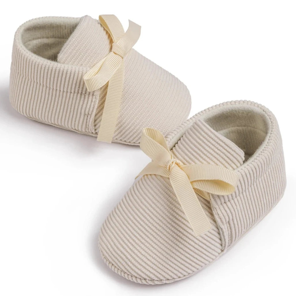 Introducing our adorable striped baby Mary Janes, available in a variety of colors and sizes, perfect for newborns up to 18 months. Experience the unmatched comfort and softness of these must-have shoes!