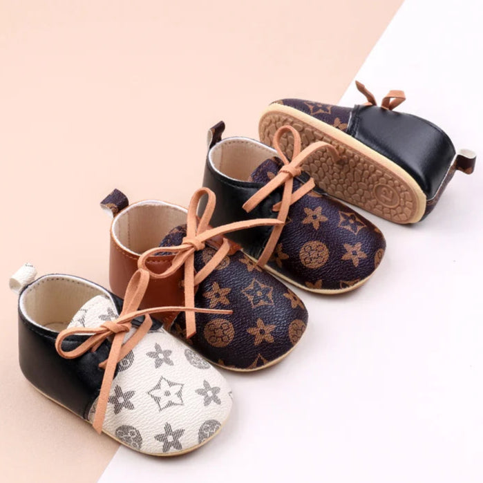 Fashionable and versatile baby shoes designed for comfort and durability. Made with high-quality materials, perfect for your little one's developing feet.