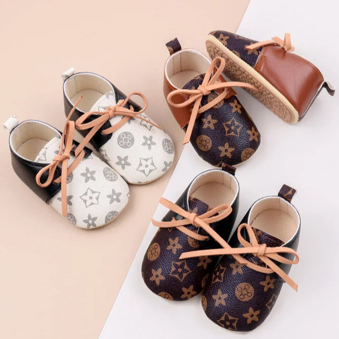 Fashionable and versatile baby shoes designed for comfort and durability. Made with high-quality materials, perfect for your little one's developing feet.