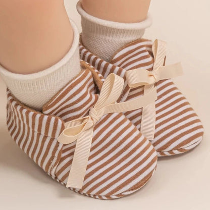 Introducing our adorable striped baby Mary Janes, available in a variety of colors and sizes, perfect for newborns up to 18 months. Experience the unmatched comfort and softness of these must-have shoes!