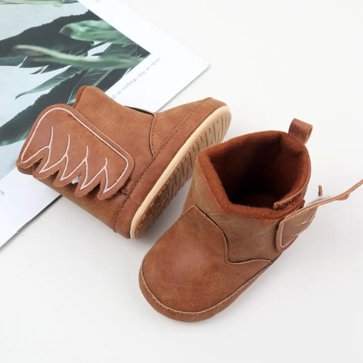 Designed with both style and comfort in mind, these baby wing boots are perfect for your little one from the moment they are born up to 18 months old. With multiple sizes and colors available, you'll have a pair for every occasion. Not only will they keep your baby's feet warm and cozy, but they'll also add a touch of fashion to their outfit. Expertly crafted with high-quality materials, these boots are durable and long-lasting, making them a practical choice for any parent.