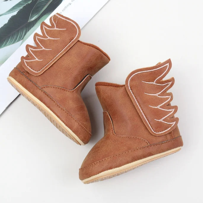 Designed with both style and comfort in mind, these baby wing boots are perfect for your little one from the moment they are born up to 18 months old. With multiple sizes and colors available, you'll have a pair for every occasion. Not only will they keep your baby's feet warm and cozy, but they'll also add a touch of fashion to their outfit. Expertly crafted with high-quality materials, these boots are durable and long-lasting, making them a practical choice for any parent.