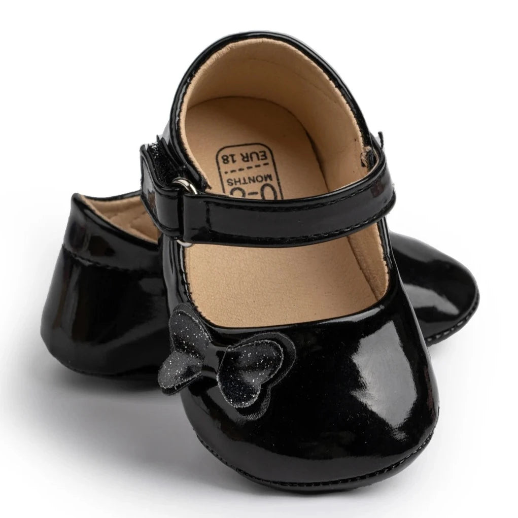 Give your little one the royal treatment with these adorable princess shoes. Designed to provide comfort and style from newborn to 18 months, these shoes will keep your precious baby feeling pampered and looking stylish. With their soft material and cute design, they're sure to become a favorite for both you and your baby!