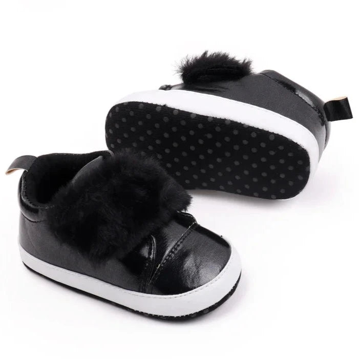 Discover the most adorable infant black gloss footwear available for newborns up to 18 months! Our selection boasts rose gold, glossy black, and shimmering silver options. These non-slip, cozy shoes feature soft soles perfect for everyday wear.