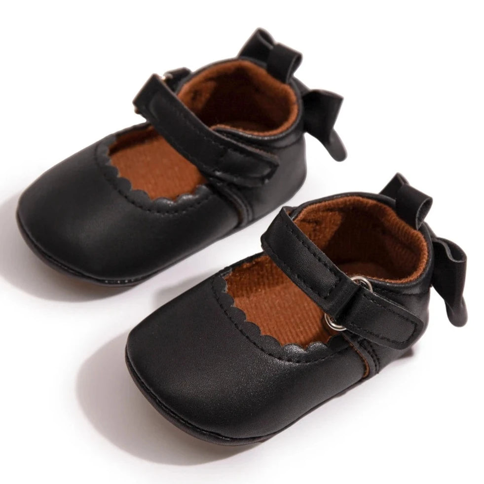 Introducing our adorable butterfly-knot Mary Jane Baby Shoes, perfect for princesses from newborn to 18 months! With a non-slip sole, your little one will stay safe and stylish. Available in multiple colors and sizes.