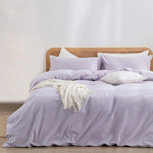 This adaptable Amethyst bedding set is suitable for all seasons, especially in summer or hot weather when paired with a sheet. It's a great choice for a child's bedroom or a teen's den.