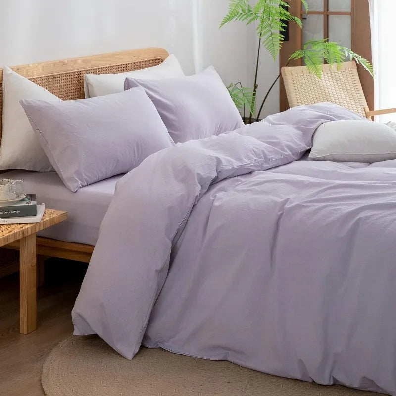 This adaptable Amethyst bedding set is suitable for all seasons, especially in summer or hot weather when paired with a sheet. It's a great choice for a child's bedroom or a teen's den.
