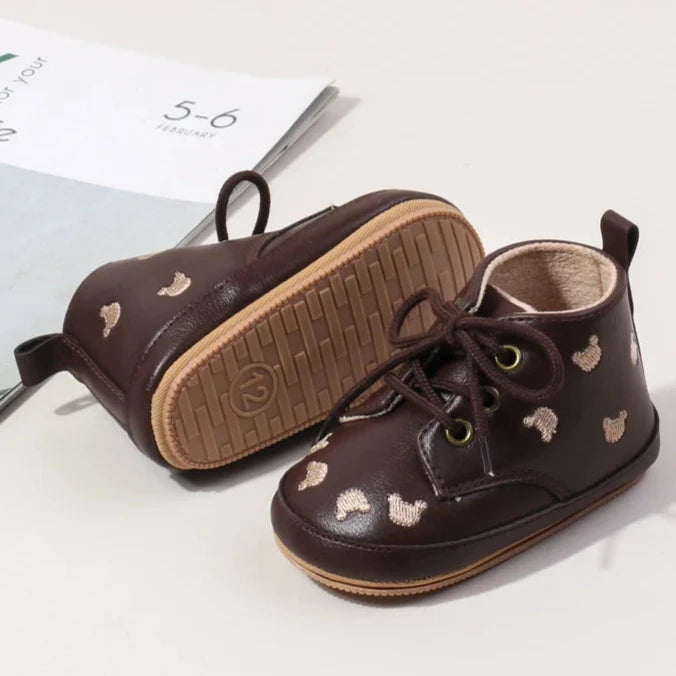 Made with the highest-quality materials, your little one's feet will stay comfortable and supported throughout their first years of growth. Available in multiple sizes, our Little Bear Baby Shoes come in a versatile palette of brown, khaki, and black, perfect for kids ages newborn to 18 months.