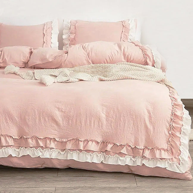 This ruffled duvet cover has a two-layer design with pleated fringes, giving it a cute, elegant, and chic look. It's perfect for adding a touch of romantic French country style to your child or teenager's bedroom.