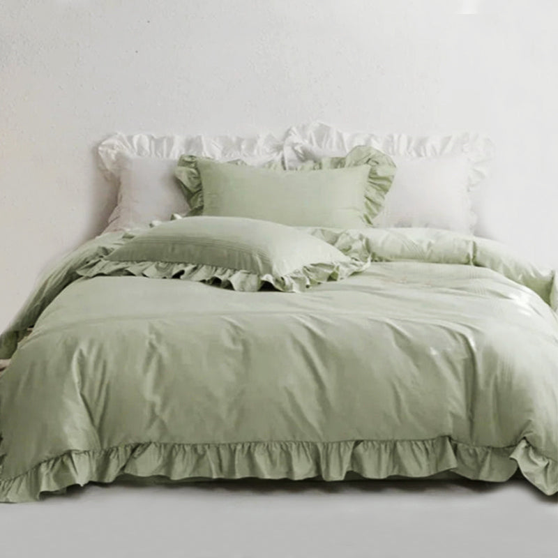 Elevate your child's bedroom with this soft sage green luxury bedding set crafted from 100% Egyptian cotton. Available in queen and king sizes, this duvet cover offers both comfort and durability for a restful night's sleep.